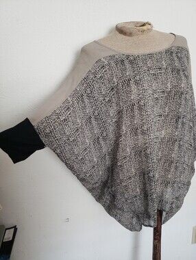 NOUGHTIES !!!! GOLDHAWK Silk Print Blocked Dolman Sz S